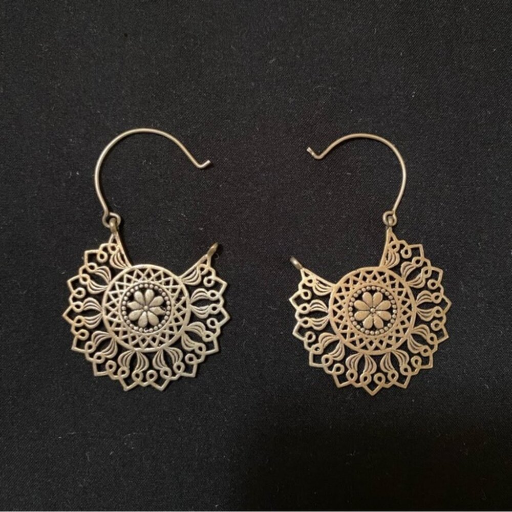 Brass Openwork Earrings Floral Design Round-shape